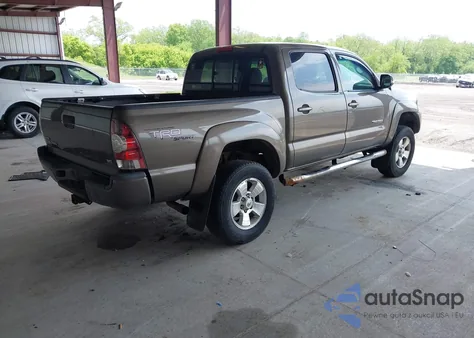 2013 Toyota Tacoma Base V6 z USA, uszkodzony, nr VIN 3TMLU4EN4DM118438
